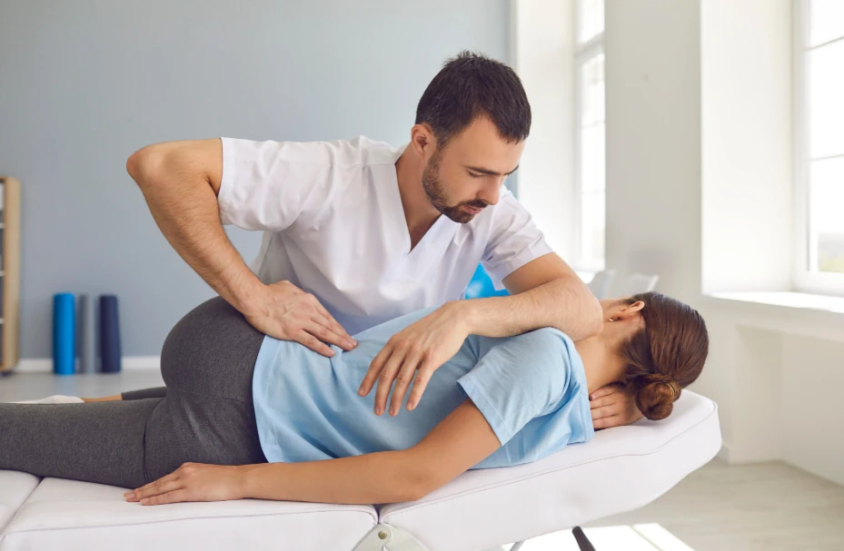 chiropractor for seo at work with woman client